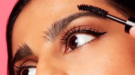 Tips and Tricks for Achieving Professional-Looking Mascara Application