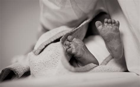 Tips for Analyzing Dreams about Giving Birth to a Substantial Infant