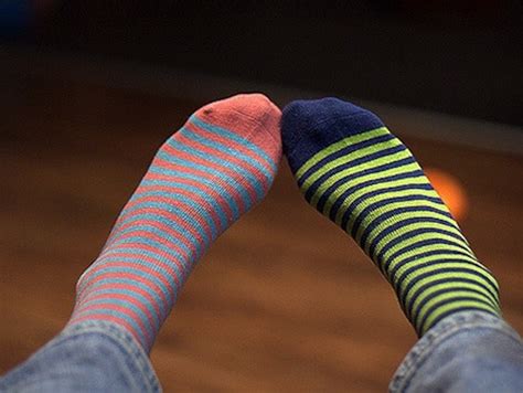 Tips for Decoding and Analyzing Dreams About Wearing Mismatched Socks