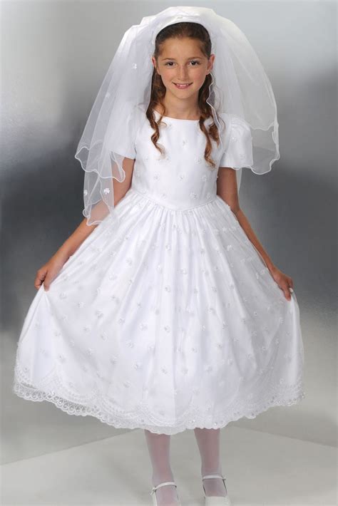 Traditional vs. Modern Communion Dress Styles: Pros and Cons