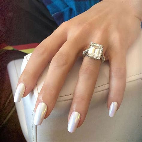 Trend Alert: Embracing the Spotlight: A Closer Look at the Stunning Popularity of White Nail Polish