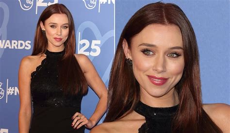 Una Healy's net worth and financial success