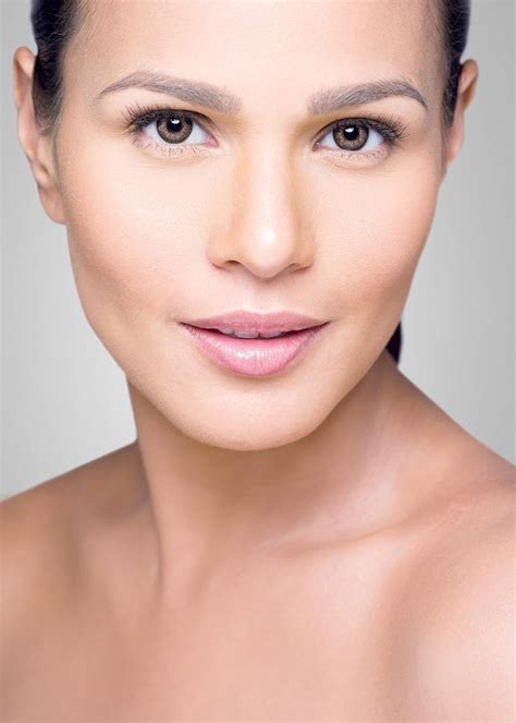 Uncover the Personal Life of Iza Calzado