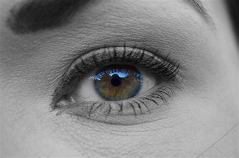 Understanding and Interpreting the Loss of Eyelashes in Dreams