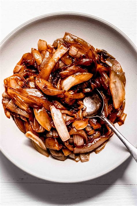 Unleashing the Flavors of Cooked Onions: Exploring the Delights of Sautéed and Caramelized Onion Dishes