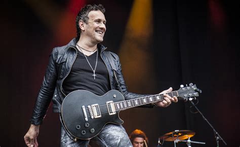 Unlock Vivian Campbell's Stature