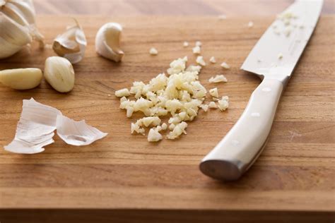 Unlocking the Potential: Techniques for Perfectly Minced Garlic