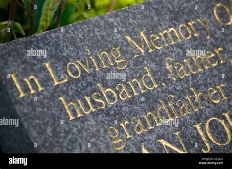 Unveiling the Profound Messages: Dreams of Paying a Visit to a Tombstone