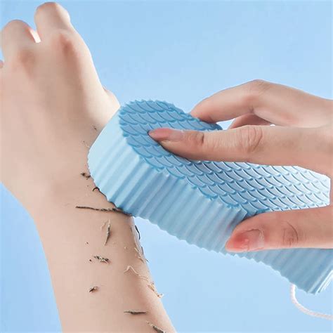 Using Exfoliating Tools for Removing Dead Skin