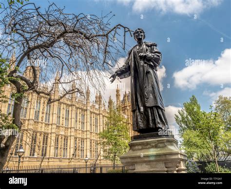 Victoria's Towering Stature Unveiled