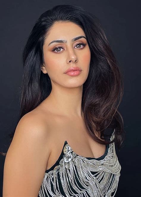 Warina Hussain: What is her Net Worth?