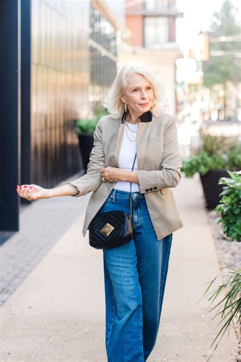 White Jeans for All Seasons: Transitioning your Wardrobe Year-Round