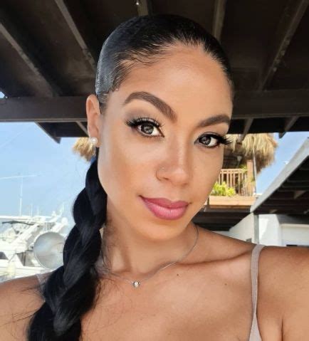 Yendi Phillipps: A Biography and Family Background